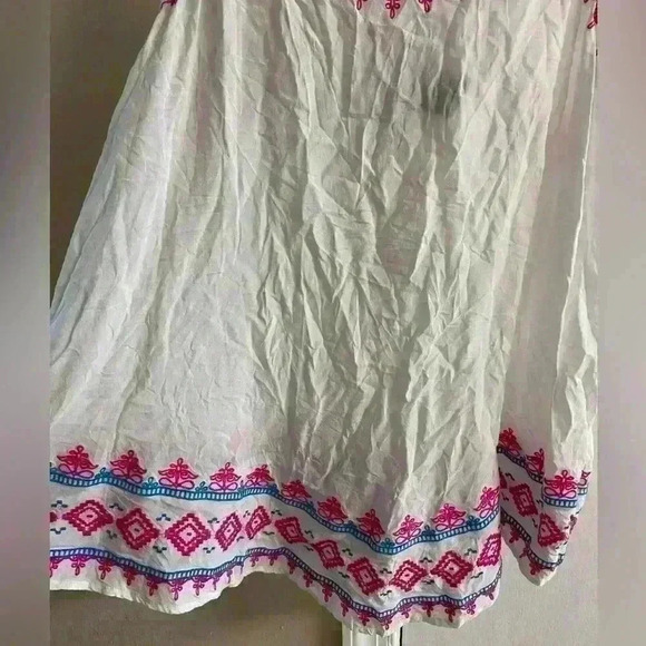 Torrid white camisoles/tank top embroidered adjustable straps. Medium - Picture 2 of 6